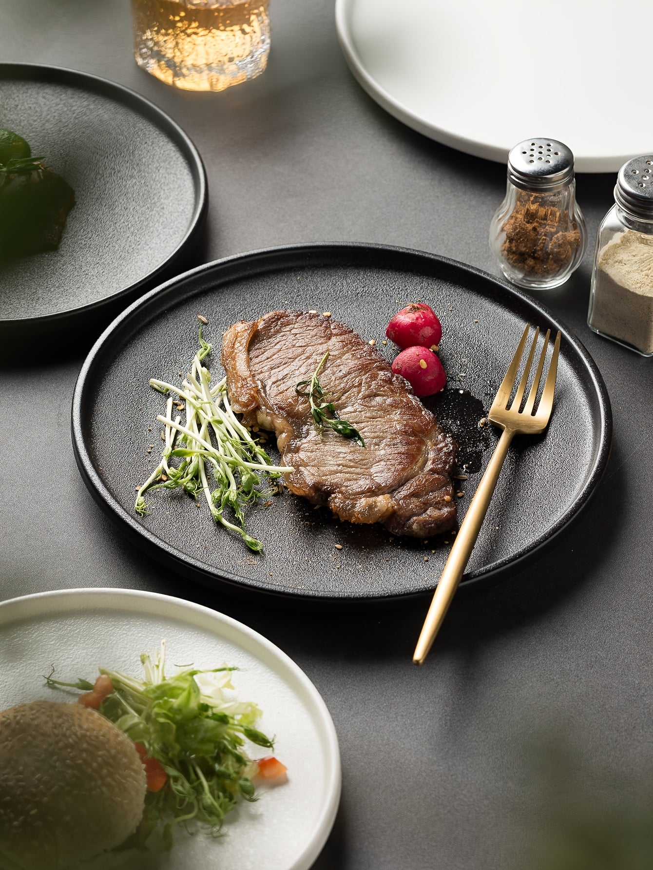 2-Pack Ceramic Dinner Plates - Matte Textured Steak Plates with Golden Rim