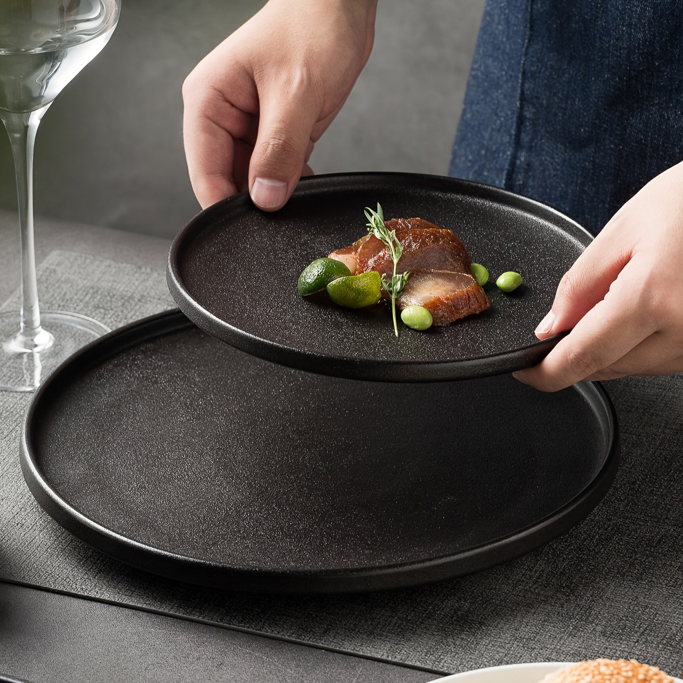 2-Pack Ceramic Dinner Plates - Matte Textured Steak Plates with Golden Rim